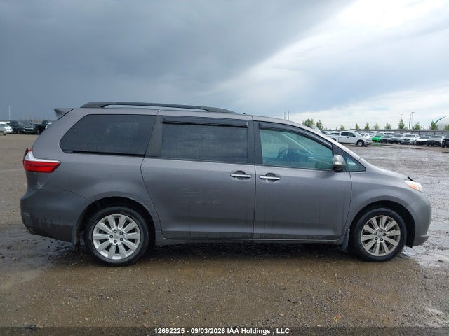 12692225 :رقم المزاد ، 5TDDK3DC8FS117011 vin ، 2015 Toyota Sienna Xle/limited مزاد بيع