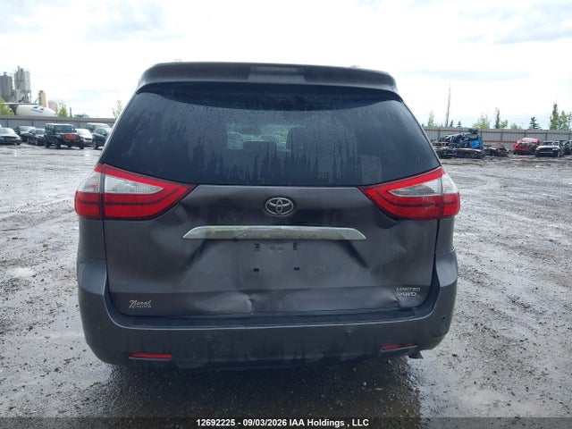 12692225 :رقم المزاد ، 5TDDK3DC8FS117011 vin ، 2015 Toyota Sienna Xle/limited مزاد بيع