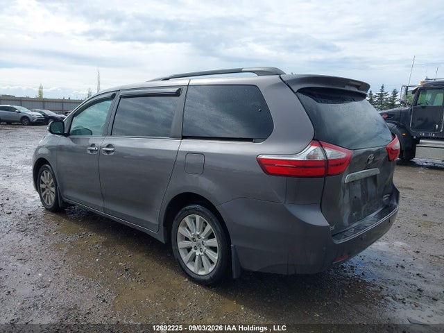 12692225 :رقم المزاد ، 5TDDK3DC8FS117011 vin ، 2015 Toyota Sienna Xle/limited مزاد بيع