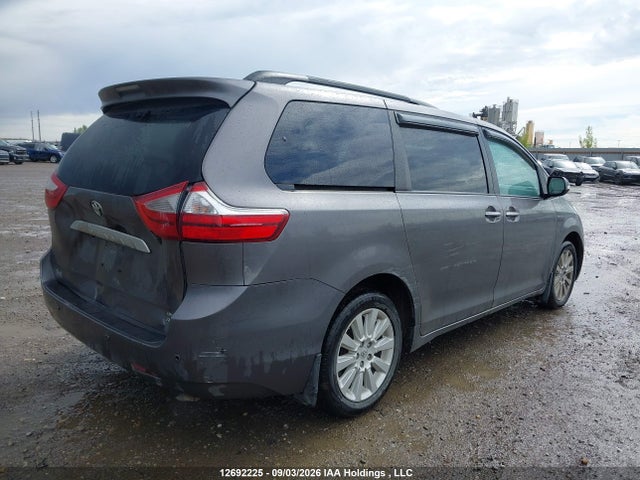 12692225 :رقم المزاد ، 5TDDK3DC8FS117011 vin ، 2015 Toyota Sienna Xle/limited مزاد بيع