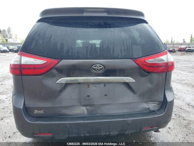 12692225 :رقم المزاد ، 5TDDK3DC8FS117011 vin ، 2015 Toyota Sienna Xle/limited مزاد بيع