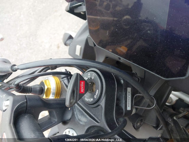 12692251 :رقم المزاد ، ZD4KZUB04PS000721 vin ، 2023 Aprilia Tuono V4 1100 Factory مزاد بيع