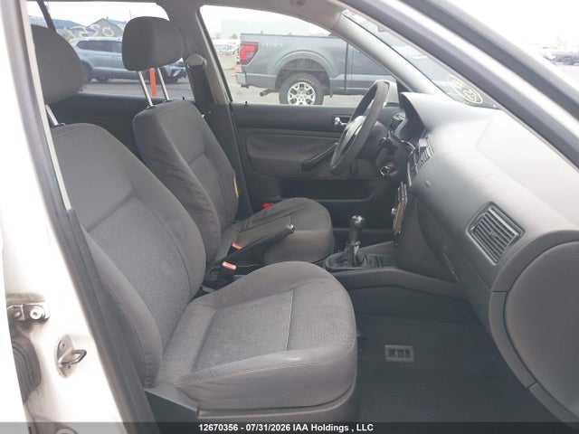 2009 Volkswagen City Golf 2.0l მანქანა იყიდება აუქციონზე, vin: 9BWEL41JX94013099, აუქციონის ნომერი: 12670356