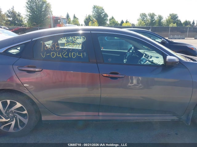Honda CIVIC SE 2018 2HGFC2F61JH042104 Image 13