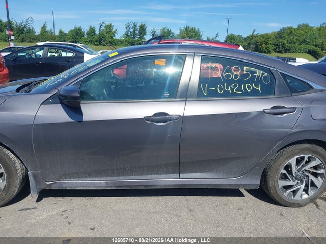 Honda CIVIC SE 2018 2HGFC2F61JH042104 Image 14