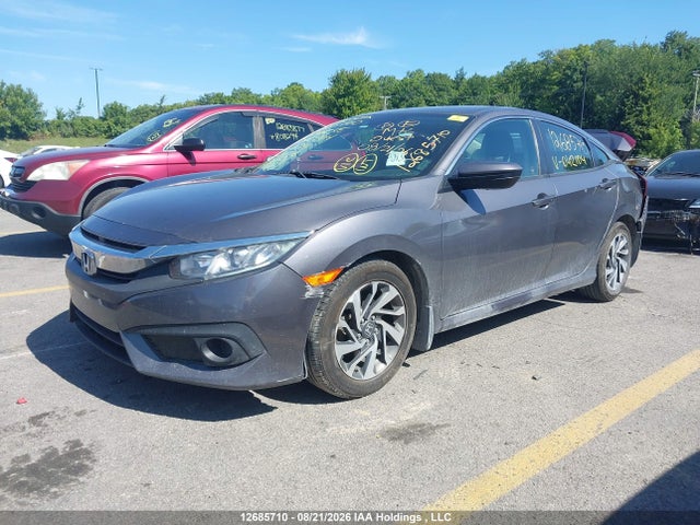 Honda CIVIC SE 2018 2HGFC2F61JH042104 Image 2