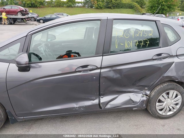 Honda FIT LX 2016 3HGGK5H59GM101777 Image 15