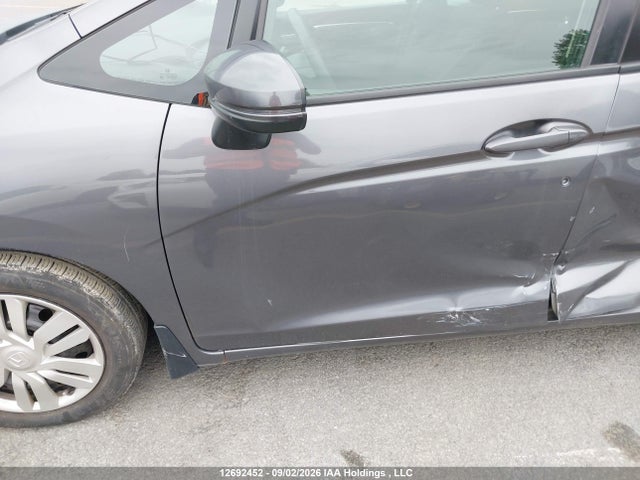 Honda FIT LX 2016 3HGGK5H59GM101777 Image 21