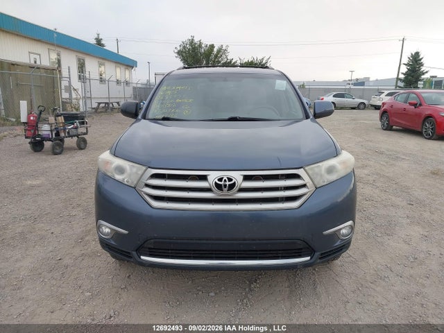 2011 Toyota Highlander V6 მანქანა იყიდება აუქციონზე, vin: 5TDBK3EH9BS085312, აუქციონის ნომერი: 12692493