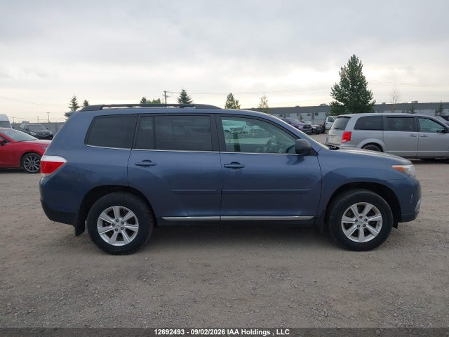 2011 Toyota Highlander V6 მანქანა იყიდება აუქციონზე, vin: 5TDBK3EH9BS085312, აუქციონის ნომერი: 12692493