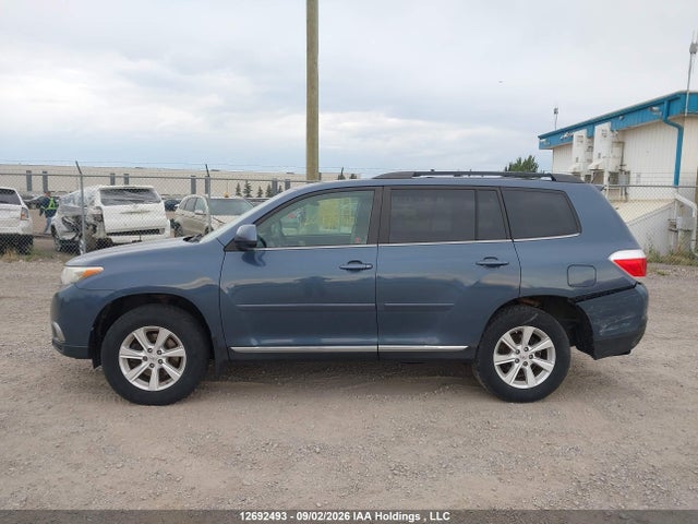 2011 Toyota Highlander V6 მანქანა იყიდება აუქციონზე, vin: 5TDBK3EH9BS085312, აუქციონის ნომერი: 12692493