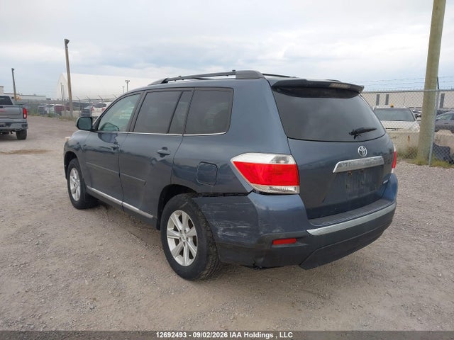 2011 Toyota Highlander V6 მანქანა იყიდება აუქციონზე, vin: 5TDBK3EH9BS085312, აუქციონის ნომერი: 12692493