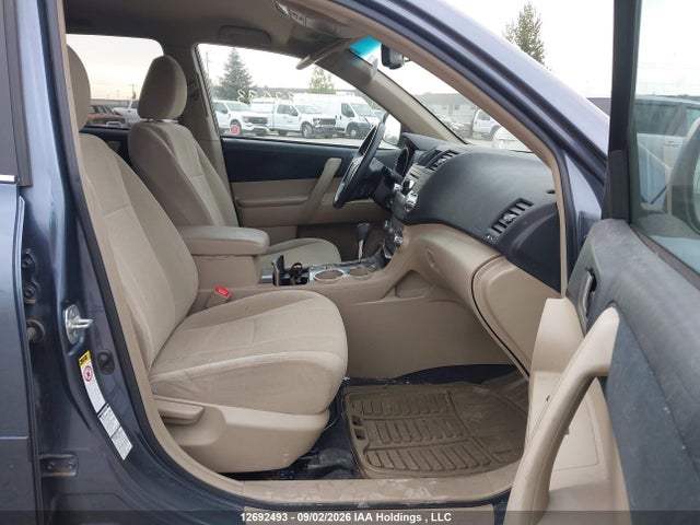 2011 Toyota Highlander V6 მანქანა იყიდება აუქციონზე, vin: 5TDBK3EH9BS085312, აუქციონის ნომერი: 12692493
