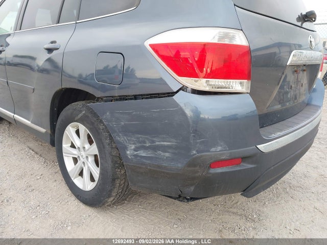 2011 Toyota Highlander V6 მანქანა იყიდება აუქციონზე, vin: 5TDBK3EH9BS085312, აუქციონის ნომერი: 12692493