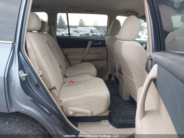 2011 Toyota Highlander V6 მანქანა იყიდება აუქციონზე, vin: 5TDBK3EH9BS085312, აუქციონის ნომერი: 12692493