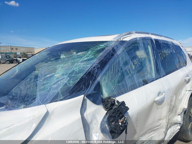 JN8BT3CB8PW205317 Nissan Rogue Sl