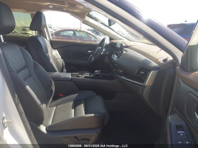 JN8BT3CB8PW205317 Nissan Rogue Sl