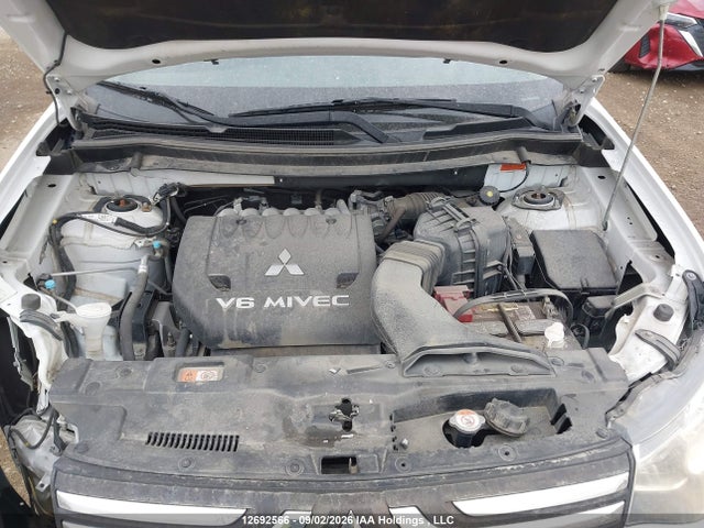 JA4JZ3AX3EZ606882 Mitsubishi Outlander Se