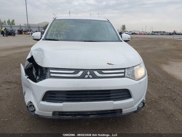 JA4JZ3AX3EZ606882 Mitsubishi Outlander Se