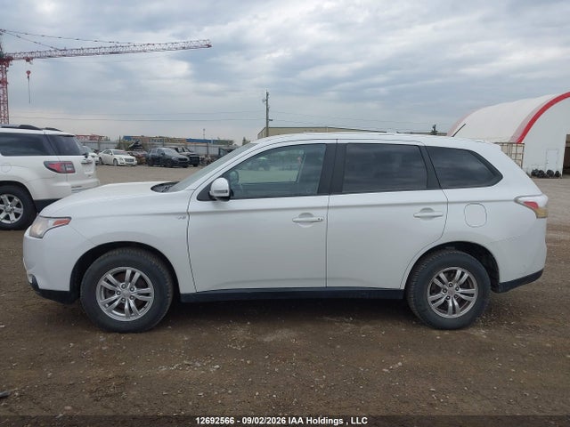 JA4JZ3AX3EZ606882 Mitsubishi Outlander Se