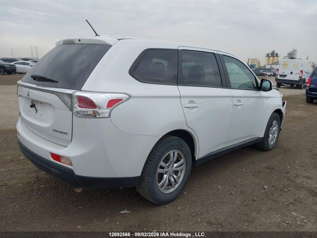 JA4JZ3AX3EZ606882 Mitsubishi Outlander Se