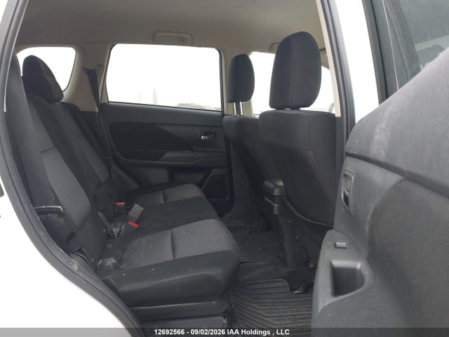JA4JZ3AX3EZ606882 Mitsubishi Outlander Se