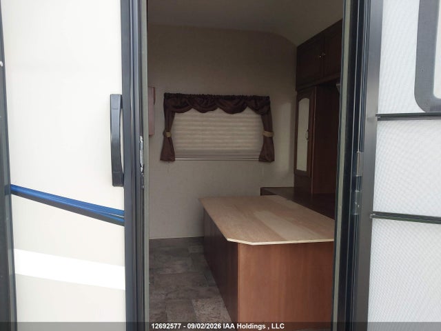 Coachmen Freedom Express 2015 5ZT2FETB7FA018160 Image 15
