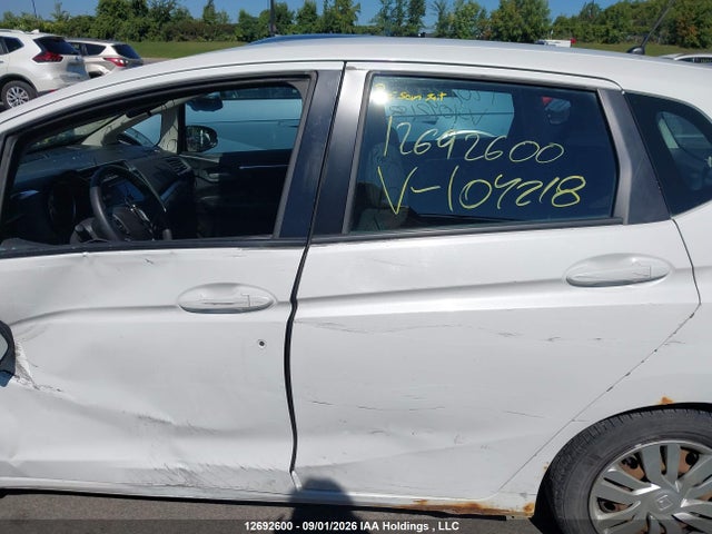 2015 Honda Fit Lx მანქანა იყიდება აუქციონზე, vin: 3HGGK5H51FM104218, აუქციონის ნომერი: 12692600