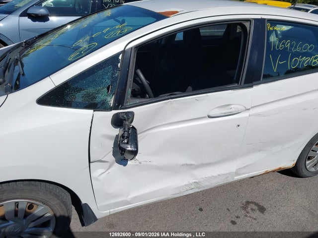 2015 Honda Fit Lx მანქანა იყიდება აუქციონზე, vin: 3HGGK5H51FM104218, აუქციონის ნომერი: 12692600