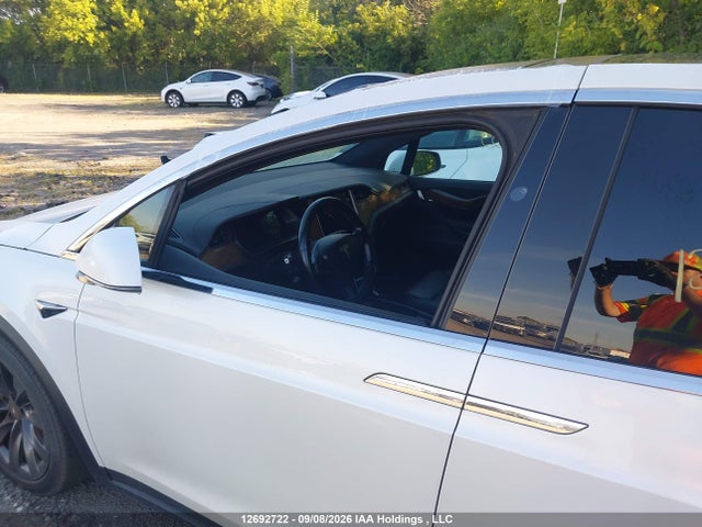 12692722 :رقم المزاد ، 5YJXCBE25LF256412 vin ، 2020 Tesla Model X مزاد بيع