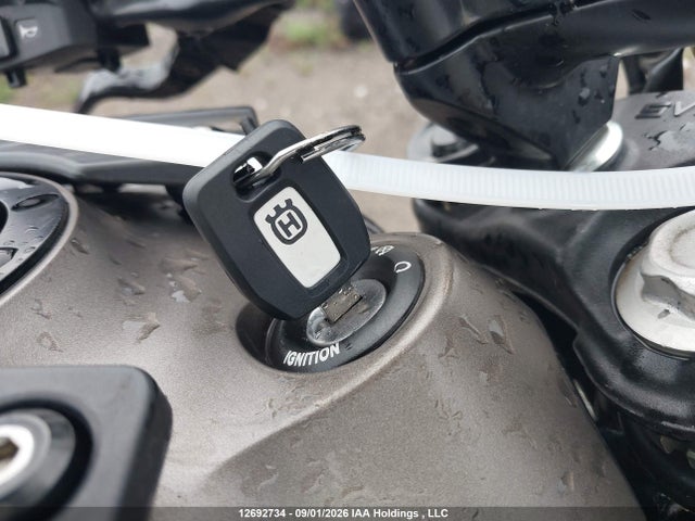 Продаж на аукціоні авто 2022 Husqvarna Vitpilen 401/svartpilen 401, vin: MD2JUJ402NC209734, номер лоту: 12692734