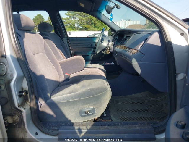 Aukcja sprzedaży 2001 Ford Crown Victoria, vin: 2FAFP74WX1X199399, numer aukcji: 12692767