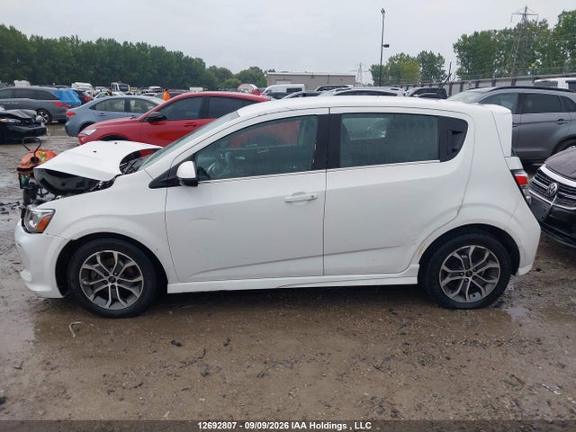 Chevrolet Sonic Lt Auto 2018 1G1JD6SH5J4101889 Image 13