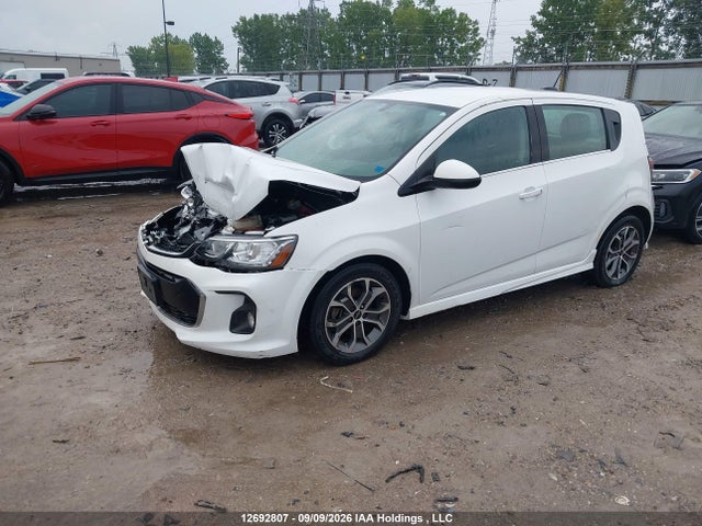 Chevrolet Sonic Lt Auto 2018 1G1JD6SH5J4101889 Image 2