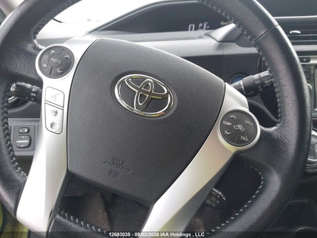 Toyota PRIUS C 2016 JTDKDTB34G1120216 Image 18