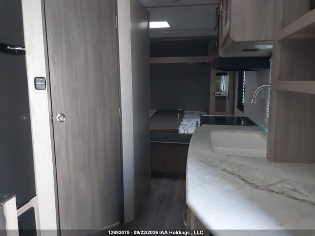 5ZT2FEJB9MW019992 Coachmen Freedom Express