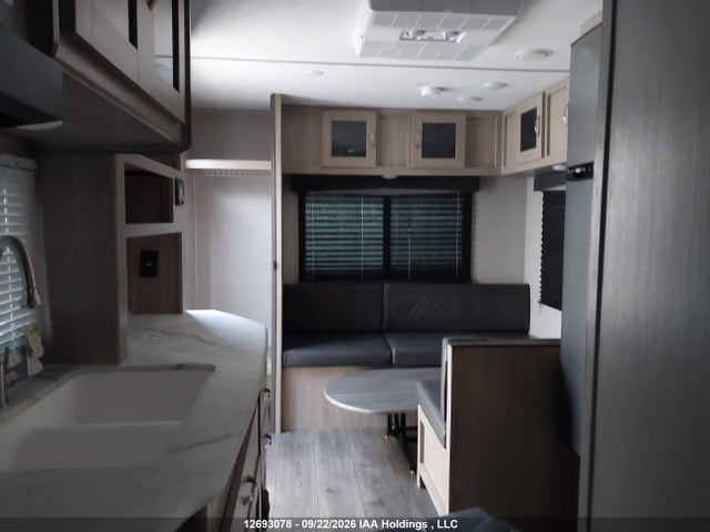 5ZT2FEJB9MW019992 Coachmen Freedom Express