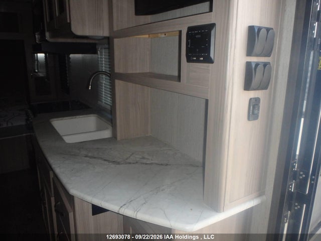 5ZT2FEJB9MW019992 Coachmen Freedom Express