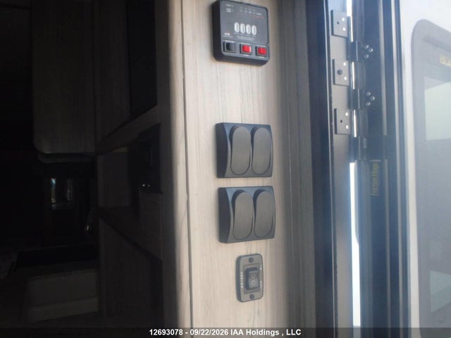 5ZT2FEJB9MW019992 Coachmen Freedom Express