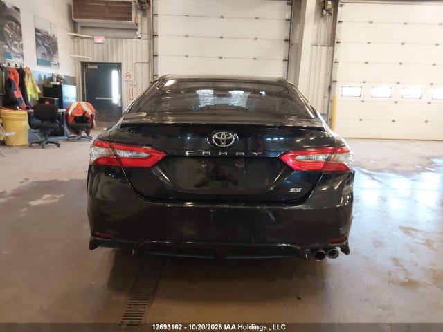 12693162 :رقم المزاد ، 4T1B11HK7JU016722 vin ، 2018 Toyota Camry L/le/xle/se/xse مزاد بيع