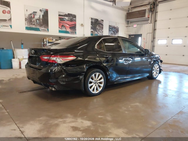 12693162 :رقم المزاد ، 4T1B11HK7JU016722 vin ، 2018 Toyota Camry L/le/xle/se/xse مزاد بيع