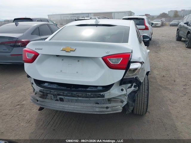 Chevrolet CRUZE LT 2018 1G1BE5SM0J7229853 Image 17