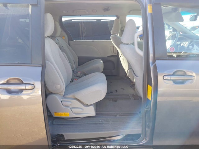 Aukcja sprzedaży 2013 Toyota Sienna Le, vin: 5TDKK3DC8DS377669, numer aukcji: 12693225
