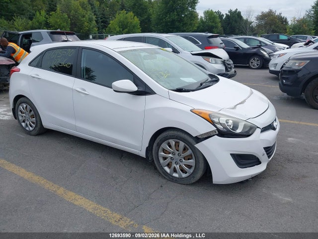 2013 Hyundai Elantra Gt მანქანა იყიდება აუქციონზე, vin: KMHD25LE7DU122560, აუქციონის ნომერი: 12693590