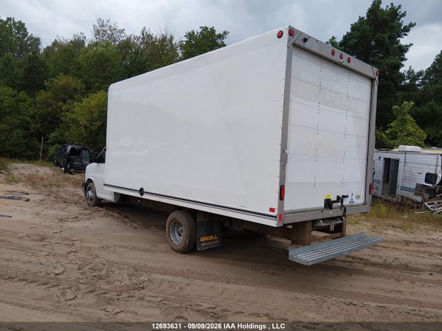 7GZ37TC76PN015489 GMC Savana Cutaway G3500