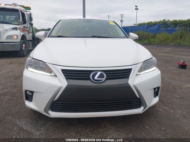 Lexus CT 200H 2015 JTHKD5BH0F2234440 Image 13