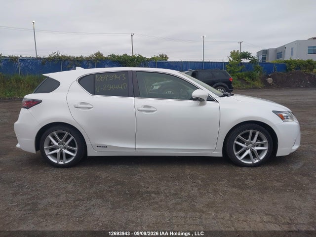 Lexus CT 200H 2015 JTHKD5BH0F2234440 Image 14