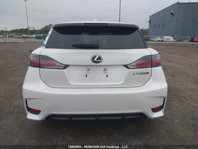 Lexus CT 200H 2015 JTHKD5BH0F2234440 Image 17