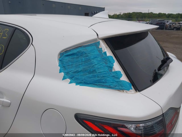 Lexus CT 200H 2015 JTHKD5BH0F2234440 Image 21