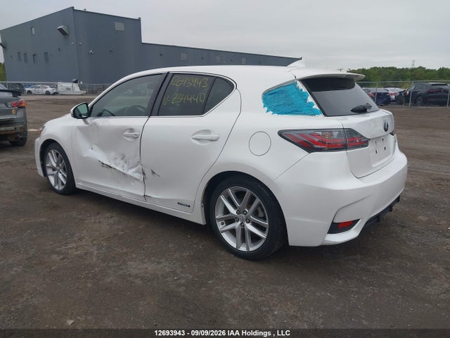 Lexus CT 200H 2015 JTHKD5BH0F2234440 Image 3